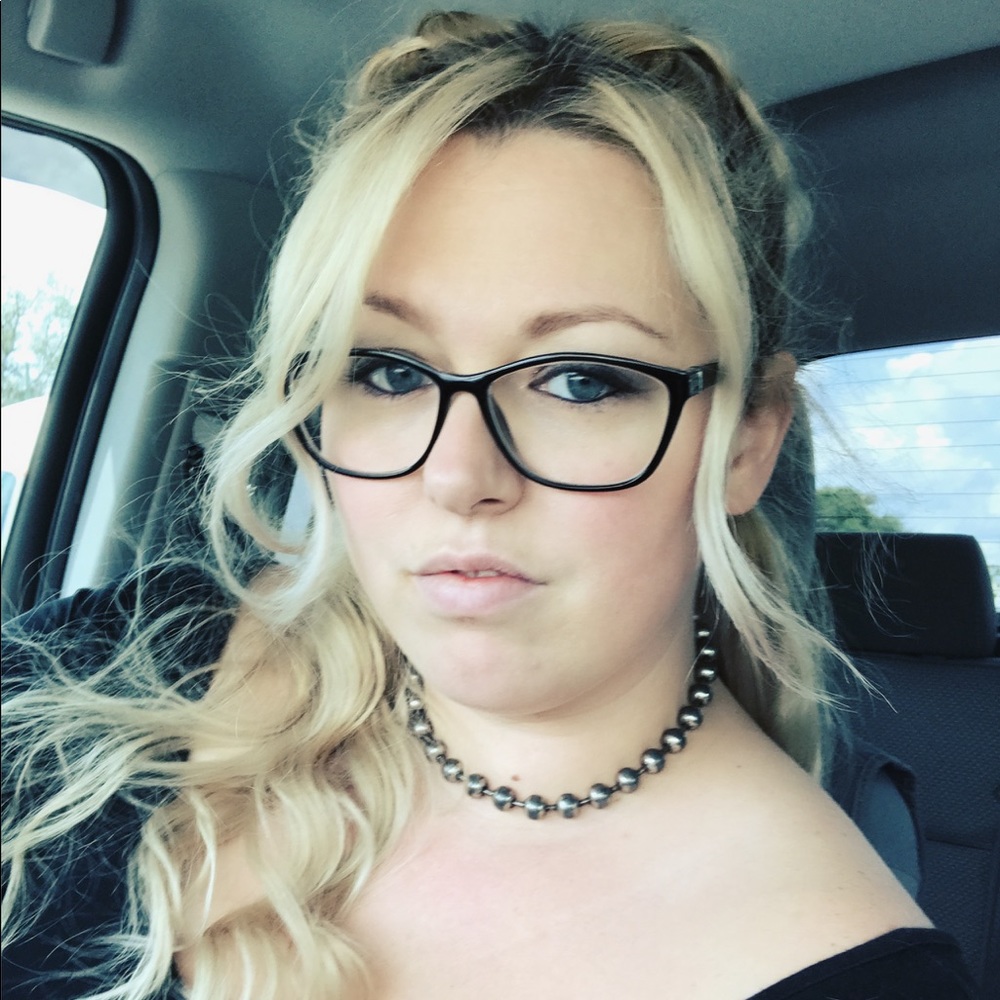 Meet your Posher, Felicia